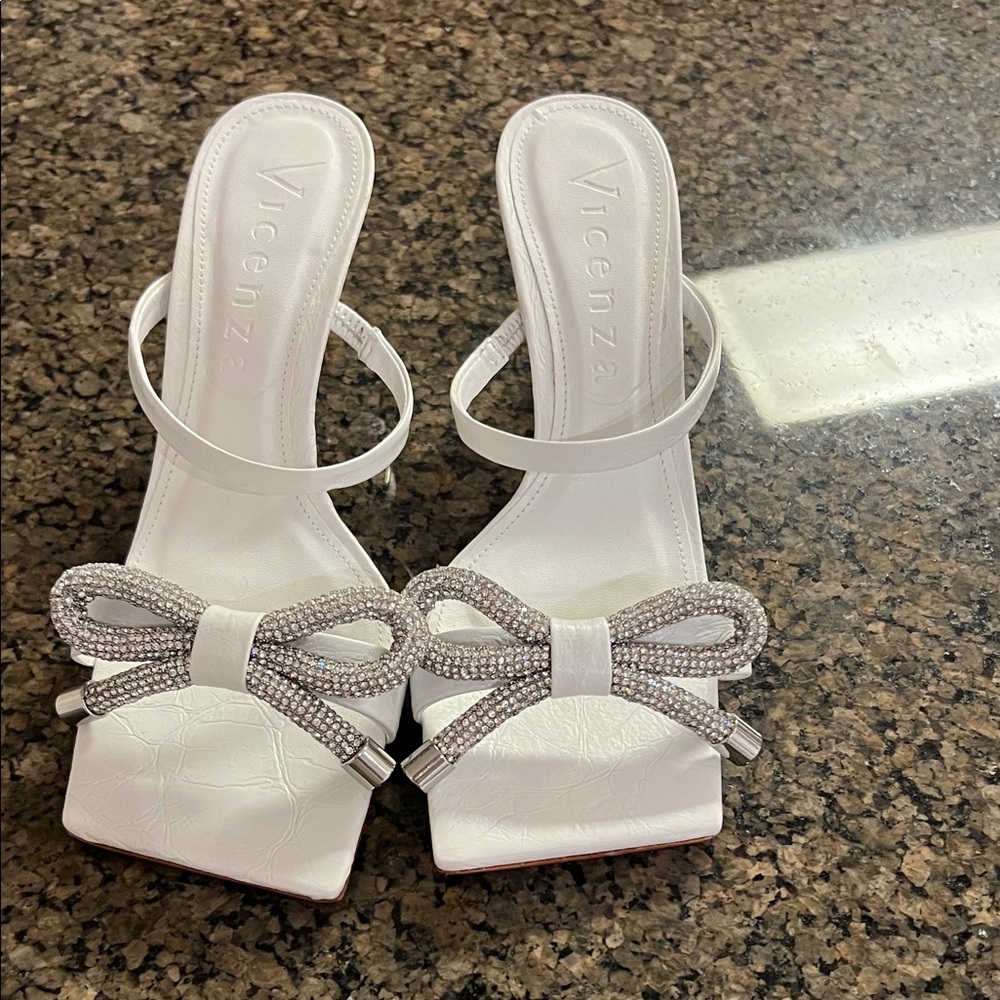 Vicenza White Heels with Rhinestone Bow